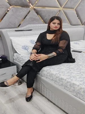 Call Girl in Chhatarpur